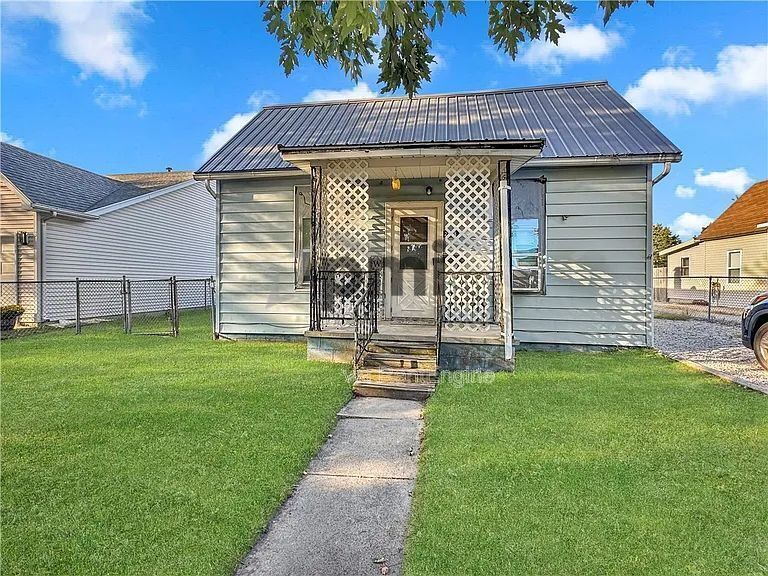 Photo - 2808 Champaign Ave