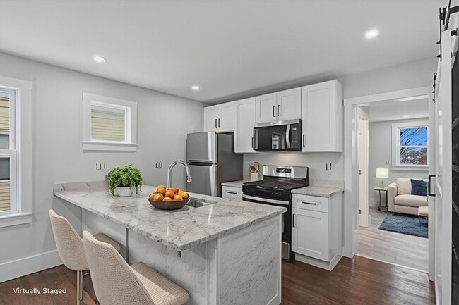 Building Photo - 18 Ronan St Unit 2