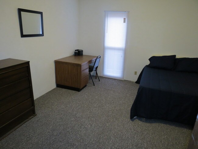 Bedroom - 711 W Elm St