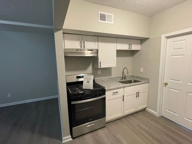 Building Photo - 208 Lakeshore Dr Unit 19