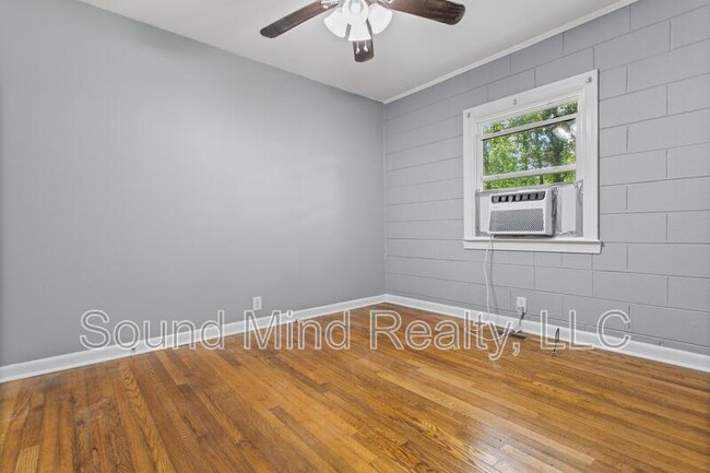 Photo - 719 Woodland Rd