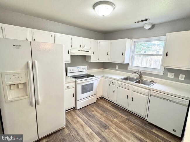 Building Photo - 814 Sledgehammer Dr