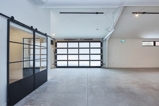 Photo - 329 Catherine St