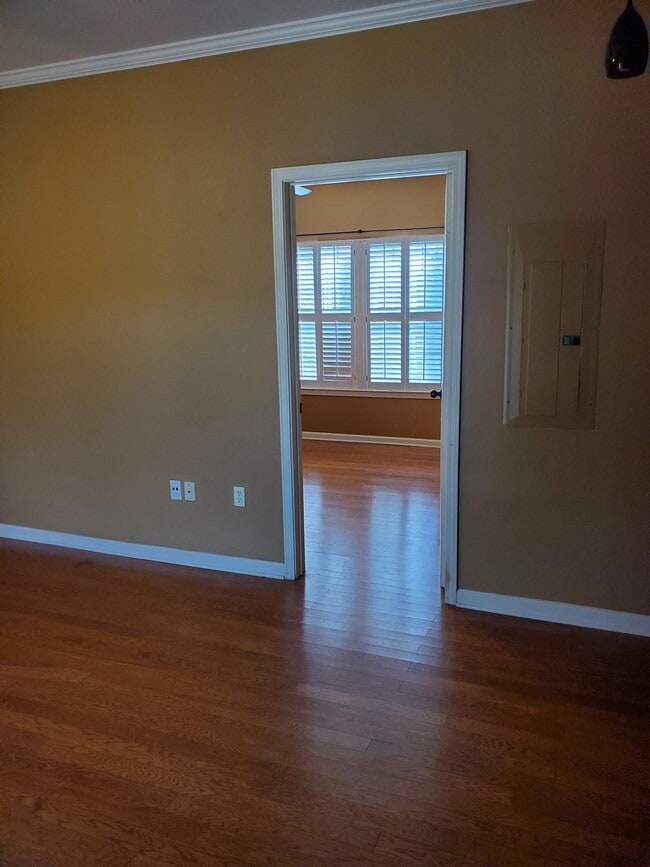 Building Photo - 612 S Kenilworth Pky Unit 1