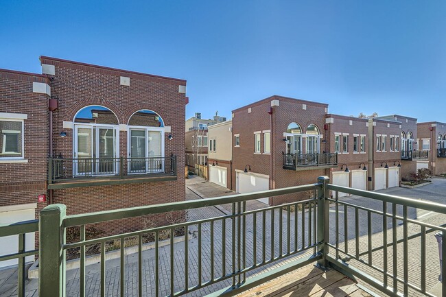 Photo - Gorgeous Cherry Creek Townhome - 2 bed 2 bath with 1 car garage