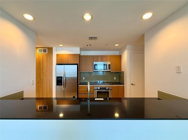 Building Photo - 1050 Brickell Ave Unit 3202