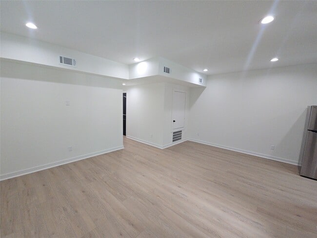 Photo - 8101 Venus St