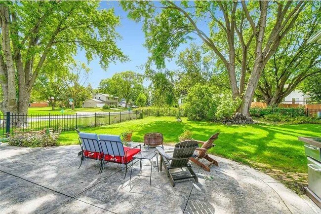 Photo - 10105 39th Ave N