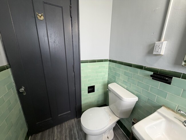 Photo - 210-201 Walnut-