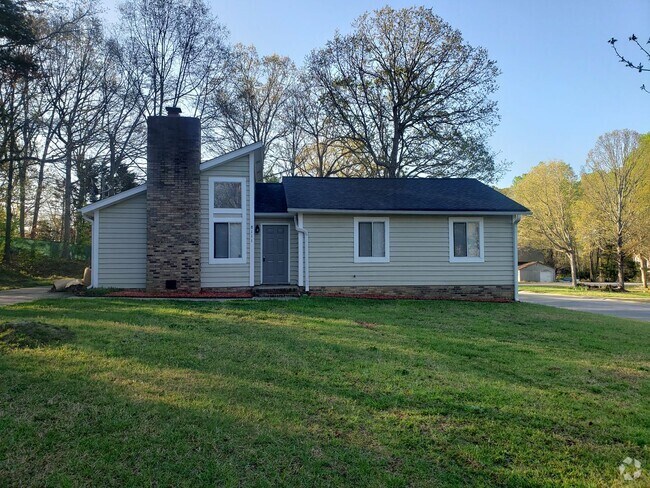 Building Photo - Adorable 3 Bedroom Home in Hemby Bridge!