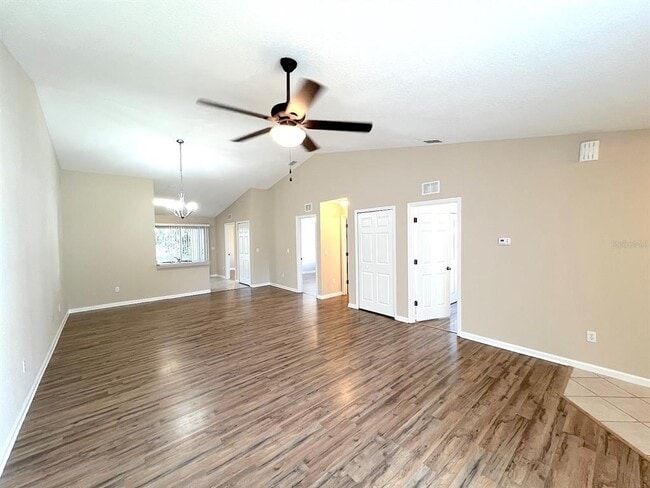 Photo - 41 Eton Ln