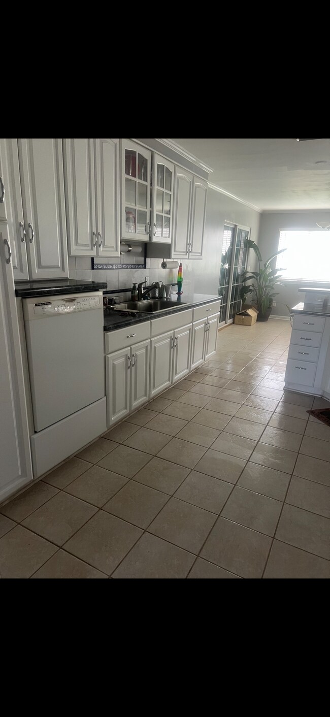 Photo - 400 E Emerald Dr