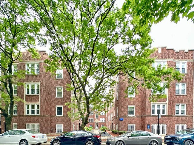 Building Photo - 3256 N Clifton Ave Unit J09W