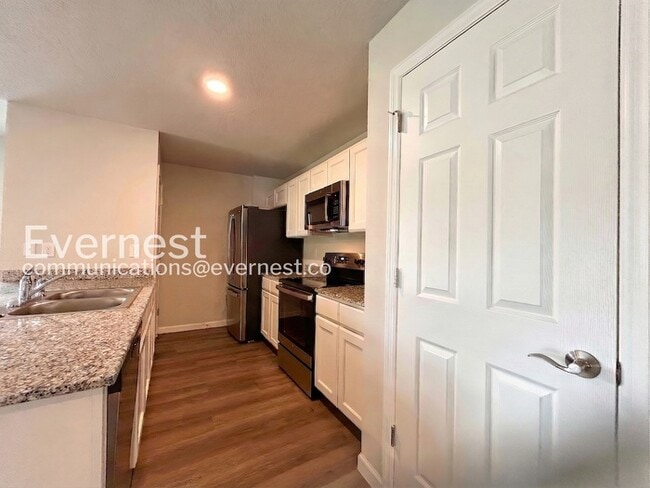 Photo - 25 Raeland Ln