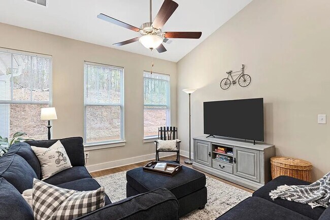 Photo - 324 Kelby St