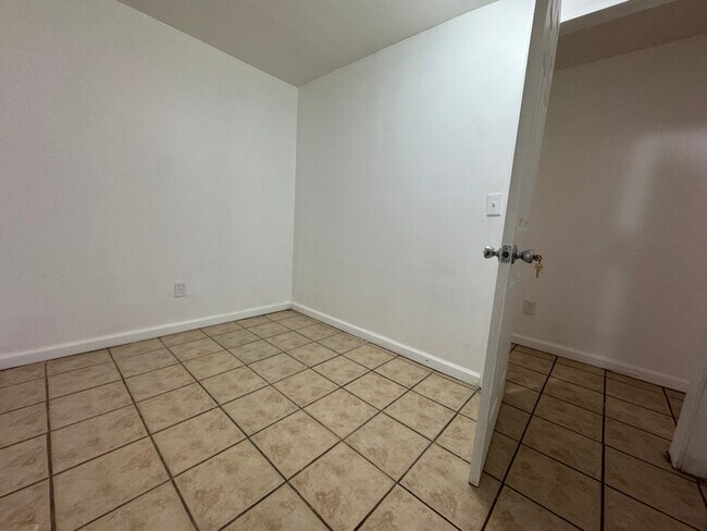 Photo - 476 Sutter Ave Unit 1