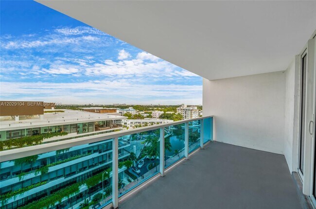 2301 Collins Ave Unit 1030