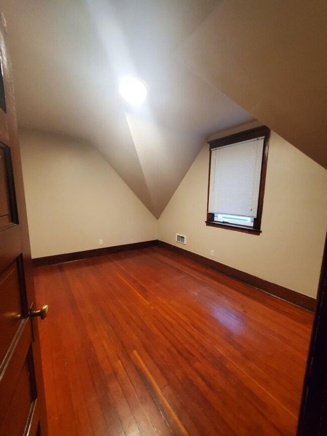 Photo - Charming 4 Bedroom + Bonus - 1 Bath Unit in University District
