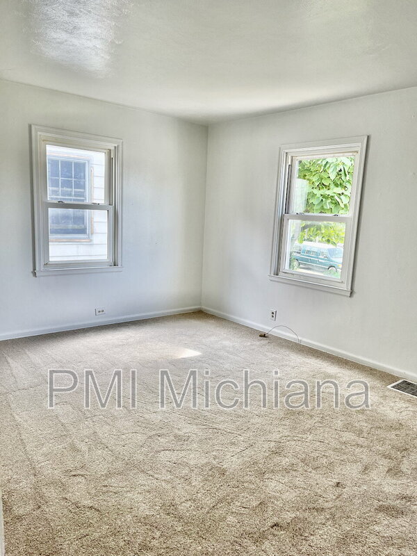 3314 S Main St