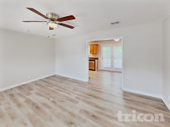 Photo - 108 Tulip Grove Point
