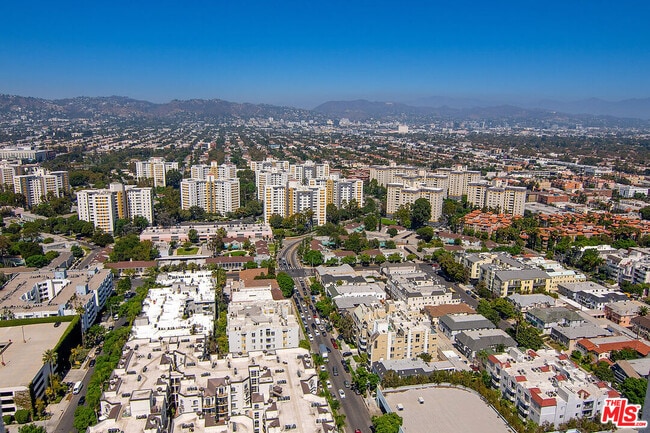 Building Photo - 5670 Wilshire Blvd Unit PH1 Rental