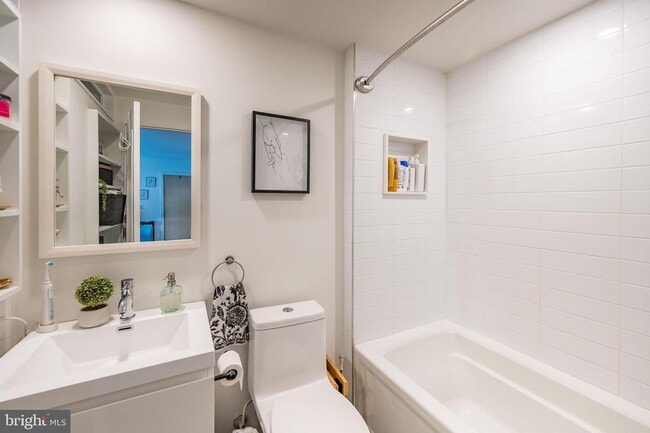 Photo - 152 W Laurel St Unit 301