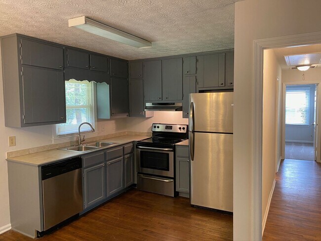 Photo - Charming Well Maintained Ranch on Quiet Cul-de-Sac – 3BR/2BA Near Downtown Decatur