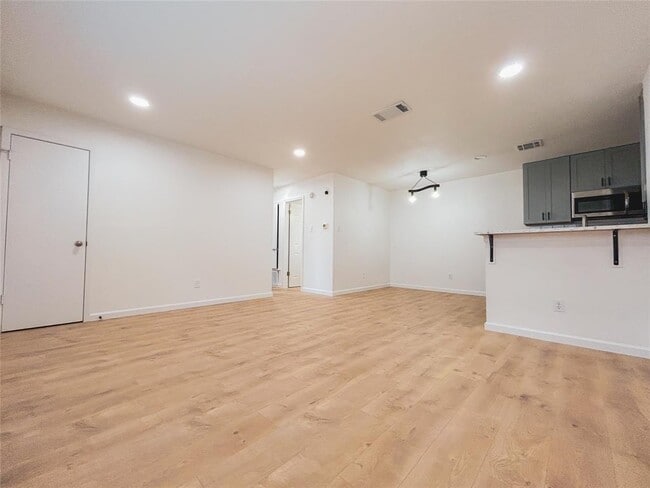 Building Photo - 1815 Gracy Farms Ln Rental