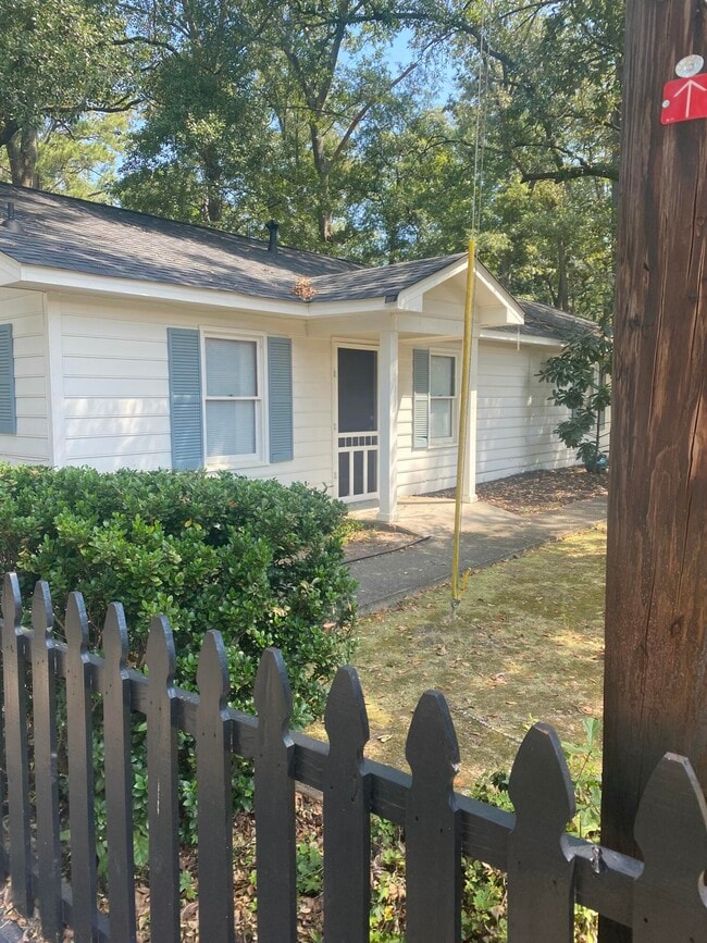 Building Photo - 218 Sumter St SE Rental
