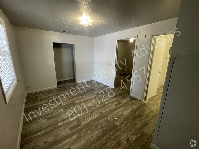 Building Photo - Studio Apartment in Tooele! Unit 1B