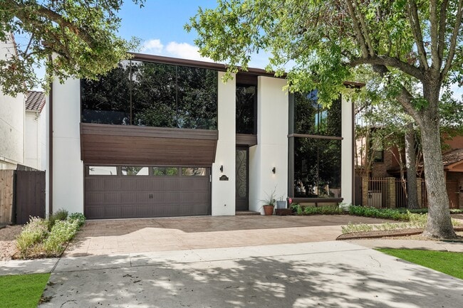 Photo - 2607 University Blvd