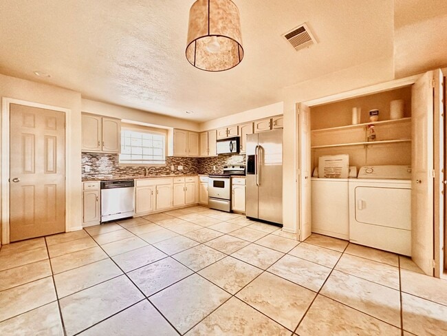 Photo - 2106 Kipling Dr