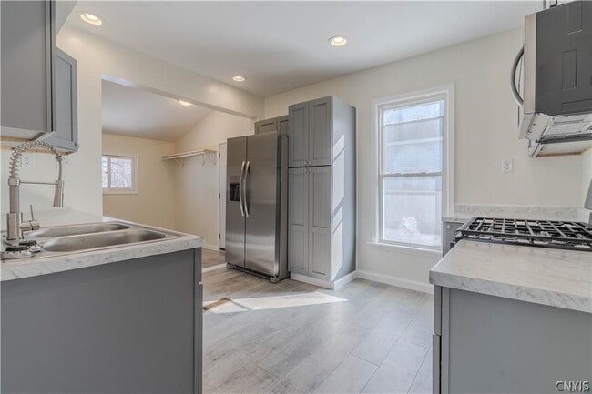Photo - 207 E Lynde St