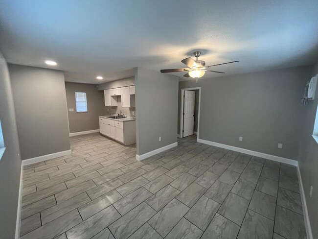 Building Photo - 1108 W Lime St Rental