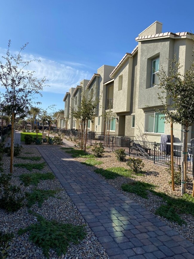 Photo - Americana Property Mgmt - 3bed Townhouse built in 2022 in the NW