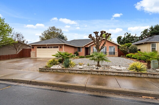 Photo - 2360 Temple Dr