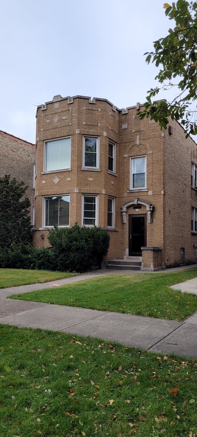 5228 W Hutchinson St Unidad 2