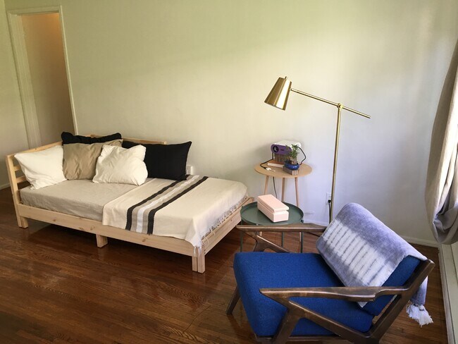 Photo - 2611 Jeffries Ave Unidad B