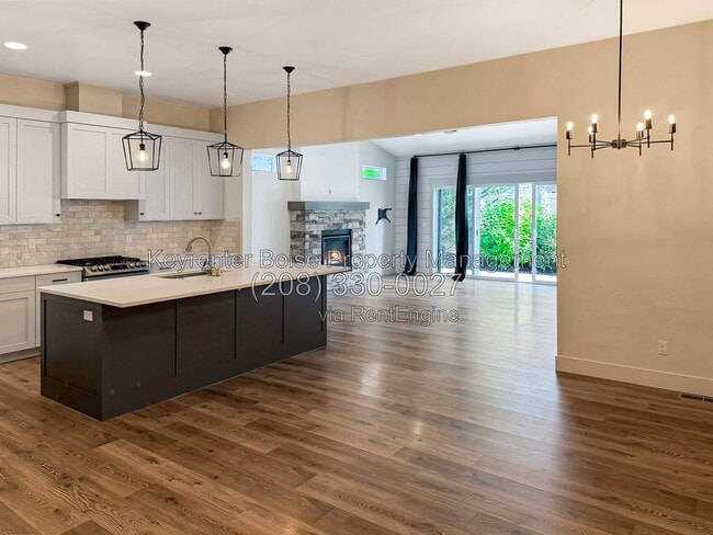 Photo - 1440 W Cerulean St
