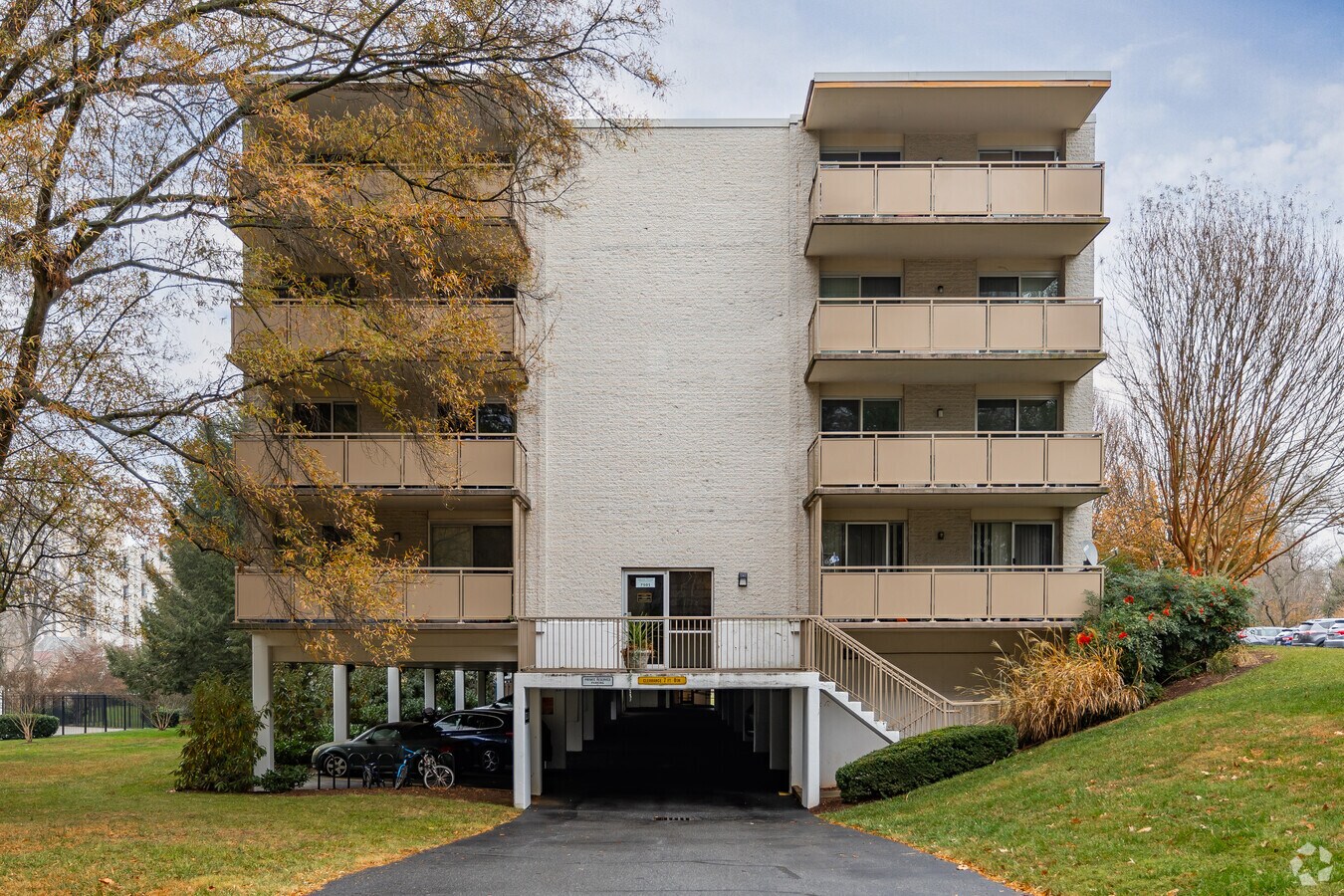 7501-7505 Democracy Blvd - Lakeside Terrace