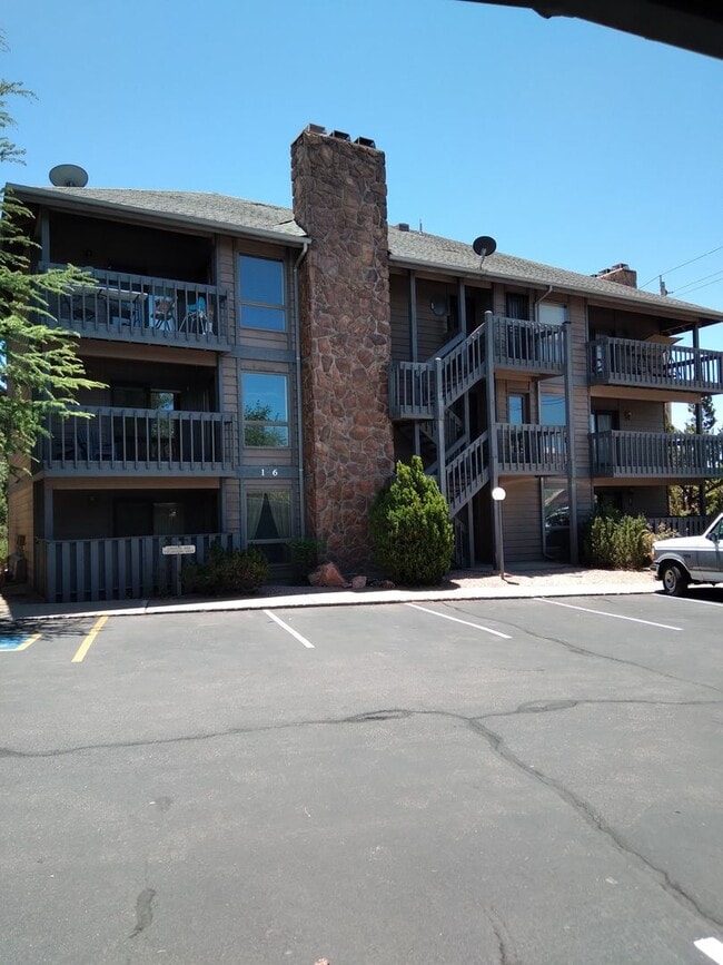 Building Photo - Beautiful 3 bed / 2 bath Seasons Condo Available