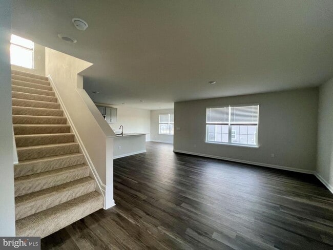 Photo - 141 Charing Cross Dr