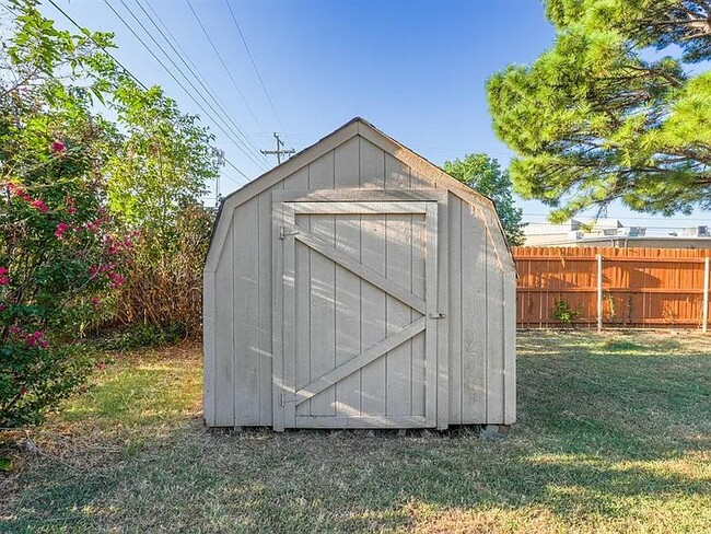 Photo - 2001 N McKinley Ave