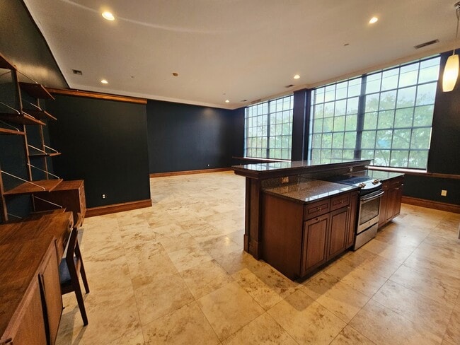 Photo - 1000 E M L King Blvd