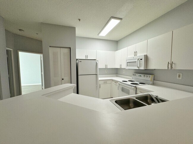 Photo - 615 Fairway Dr Unit 304