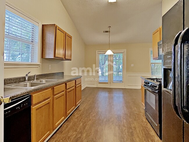 Photo - 451 Bellingham Dr