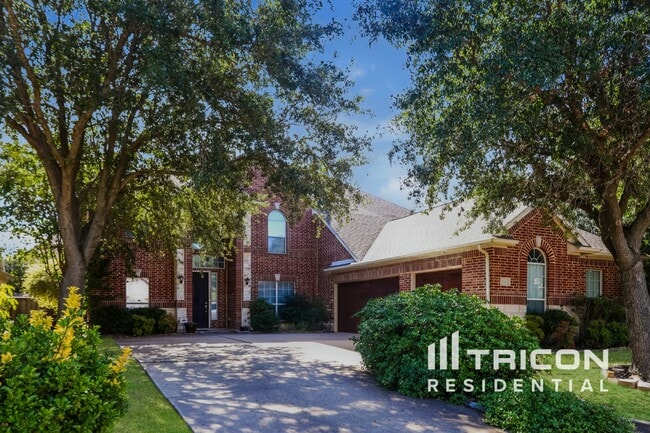 Building Photo - 2947 Nadar