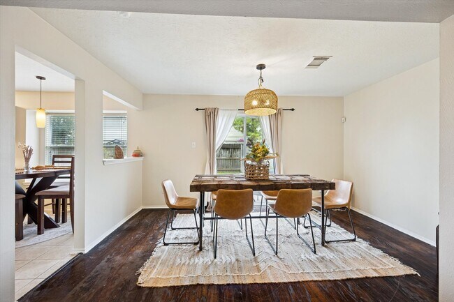 Photo - 8807 Sage Pl Dr