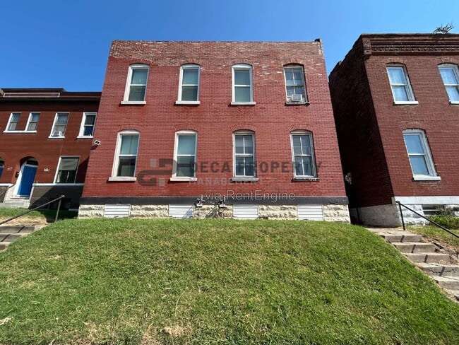 Building Photo - 3303 Chippewa St