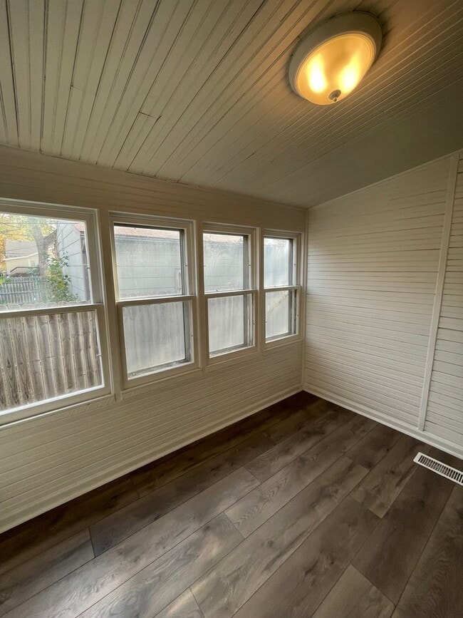 Photo - 896 West St